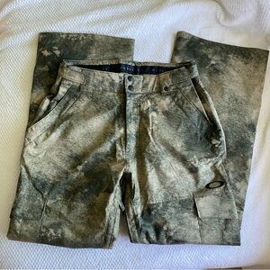 Oakley Biozone Green Camouflage-Pattern Snow Pants